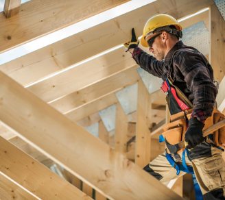General residential contractor inspecting the roof of a home being built