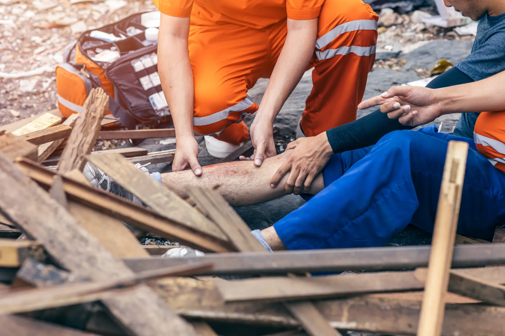 A contractor was injured in the workplace with an emergency medical technician assisting